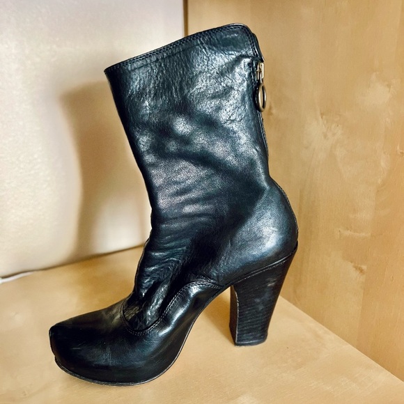 Fiorentini + Baker Black Heeled Leather Boots - Picture 5 of 12